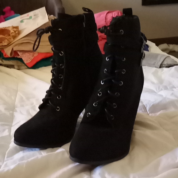 High heel boots - Picture 2 of 3